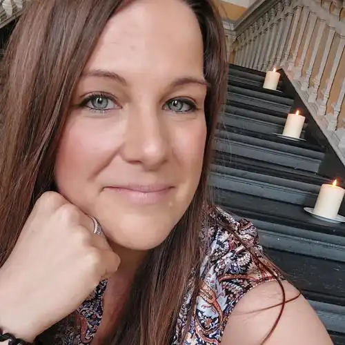 Sängerin Beerdigung und Trauerfeier Zürich – Lina Scholz singt bei freien und kirchlichen Abdankungen in der Schweiz