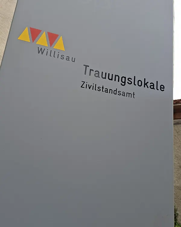 Schild des Trauungslokals und Zivilstandsamts Willisau.